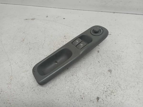 BOUTON LEVE VITRE RENAULT TWINGO  ( 2 VITRES ) - Vue 1